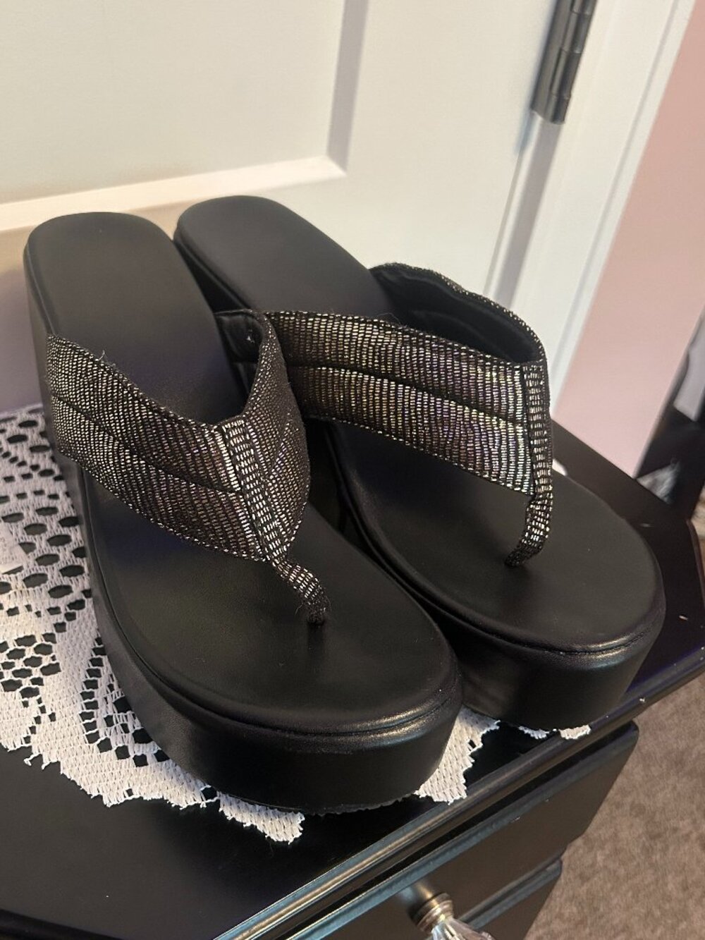 *NEW* Platform Flipflops - Picture 2 of 4
